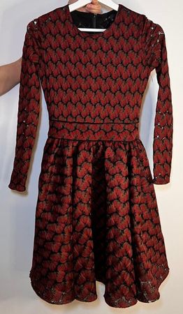 Maje - Spitzenkleid rot/schwarz, langarm, Gr. 36