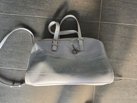 Handtasche Calvin Klein weiss silber gebrauchter Zustand