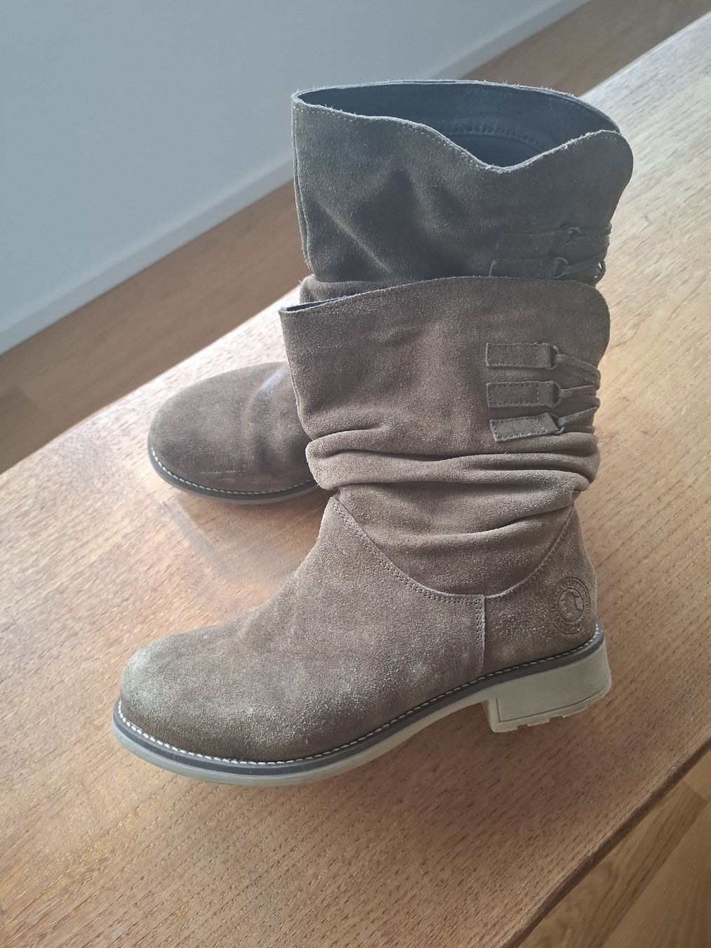 Scarpe da donna: Stiefel Damen Gr.40 – Usato da Wädenswil venduto da Moki12 1