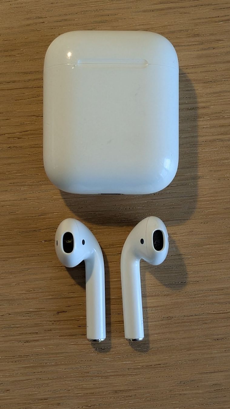 Apple Kopfhörer: Apple Airpods 1. Generation in Box mit Stromkabel – Gebraucht aus Zug von OlgaReutova 7