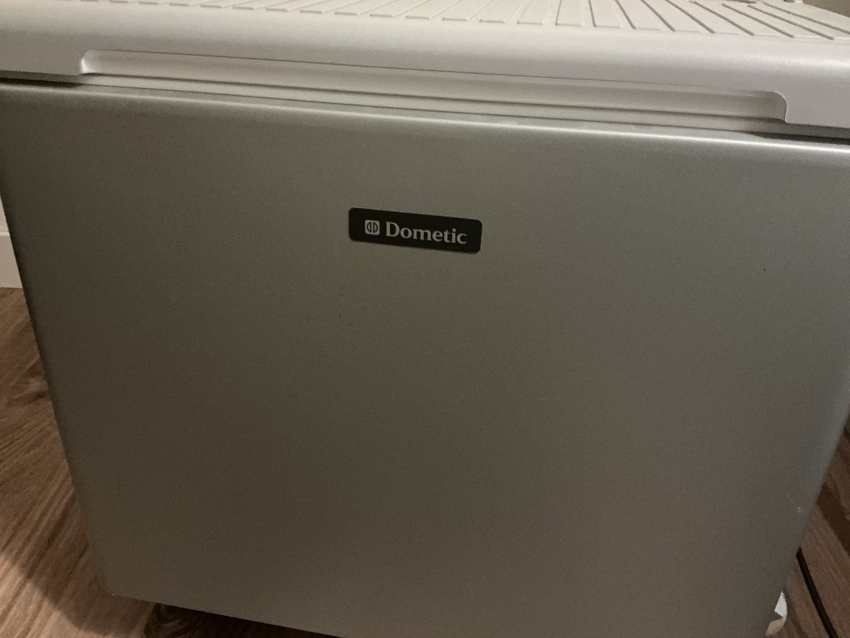 Dometic Frigoriferi & Refrigeratori: Kühltruhe Dometic (Absorber) – Usato da Nürensdorf venduto da vir_f26k