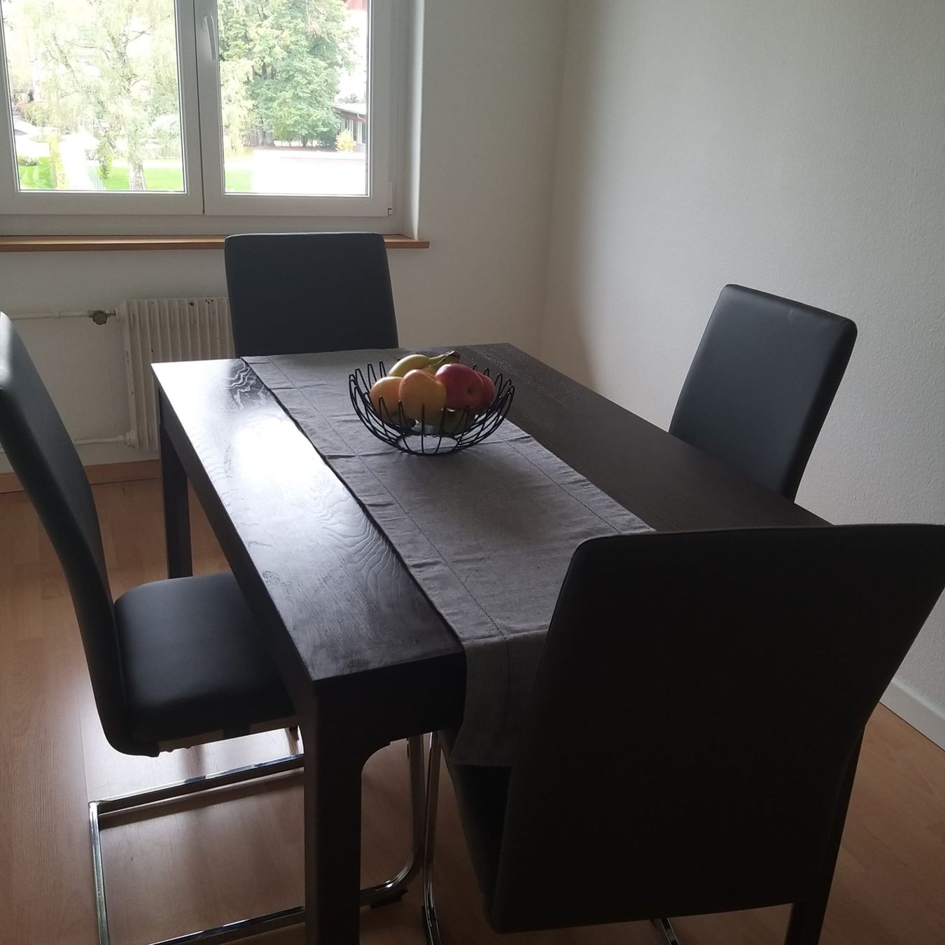 Tische: Set aus 4 Stühlen und Tisch – Gebraucht aus Dietikon von ste_8lfc 1