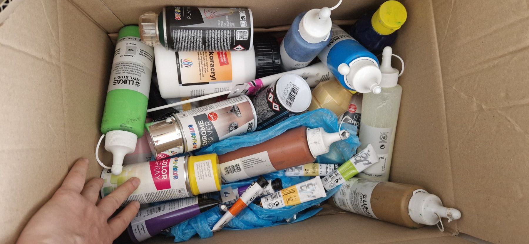 Farben: Acrylfarben – Gebraucht aus Basel von y_per_20