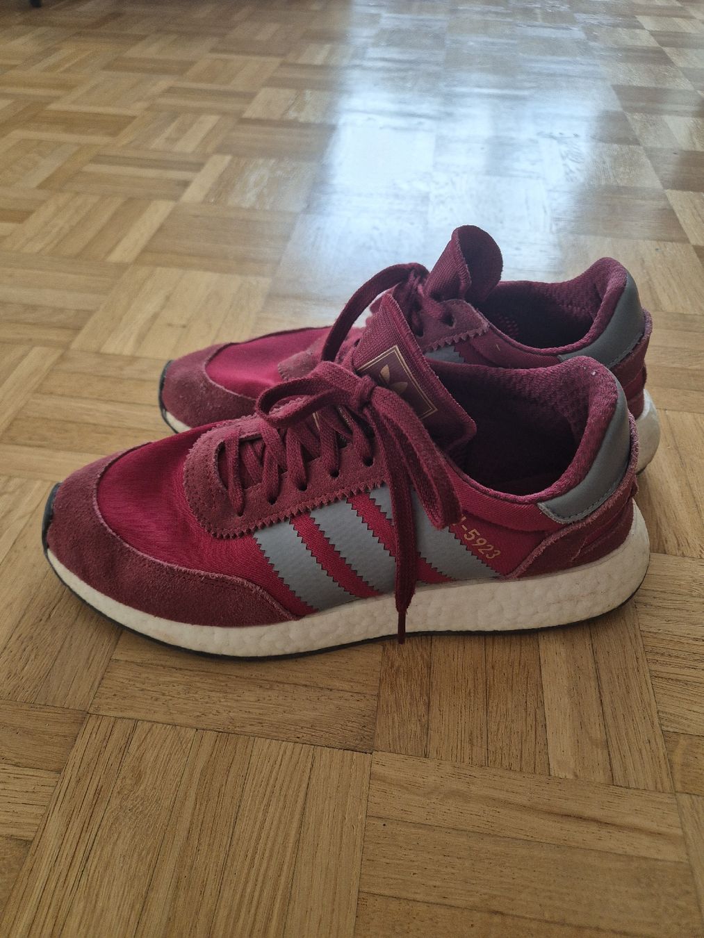 Chaussures femmes: adidas rot I-5923 – D'occasion à Pfäffikon SZ par vale_111 1