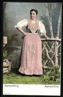 Schöne Appenzellerin im Trachtenkleid v
