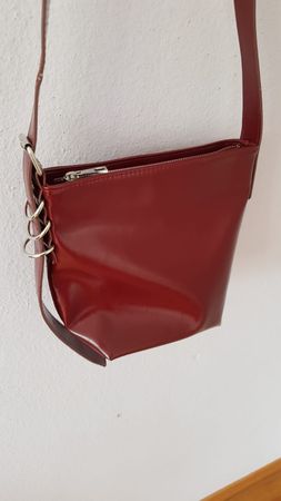Sac seau à bandoulière bordeaux