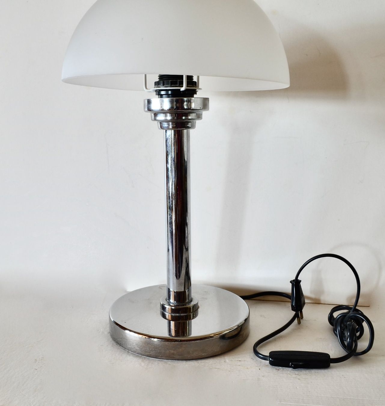 Lampade: Tischlampe. Chrom/Glas, 1991. – Usato da Meilen venduto da glenbeigh 1