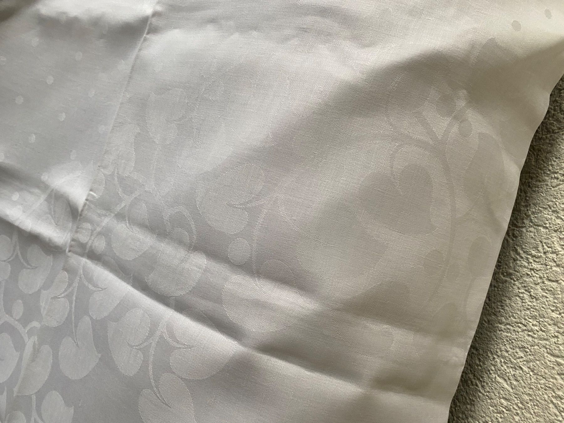 Altra biancheria da tavola: Tischdecke weiss mit Muster  ca  165x160cm – Usato da Allenwinden venduto da Obalu