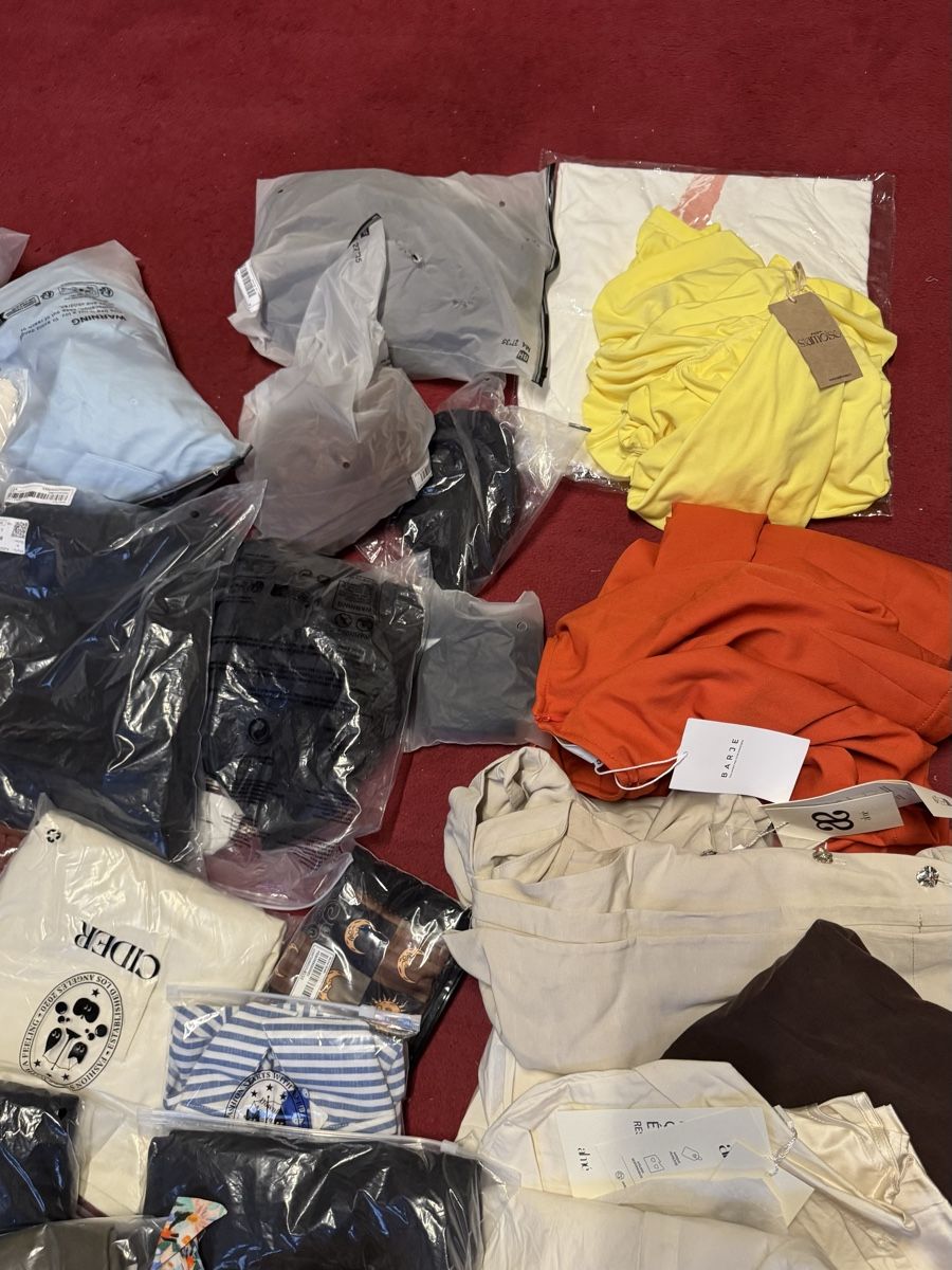 Kleiderpakete: Lot neu Kleider 41 stk.  – Neu (gemäss Beschreibung) aus Schlieren von Freundlich02 9