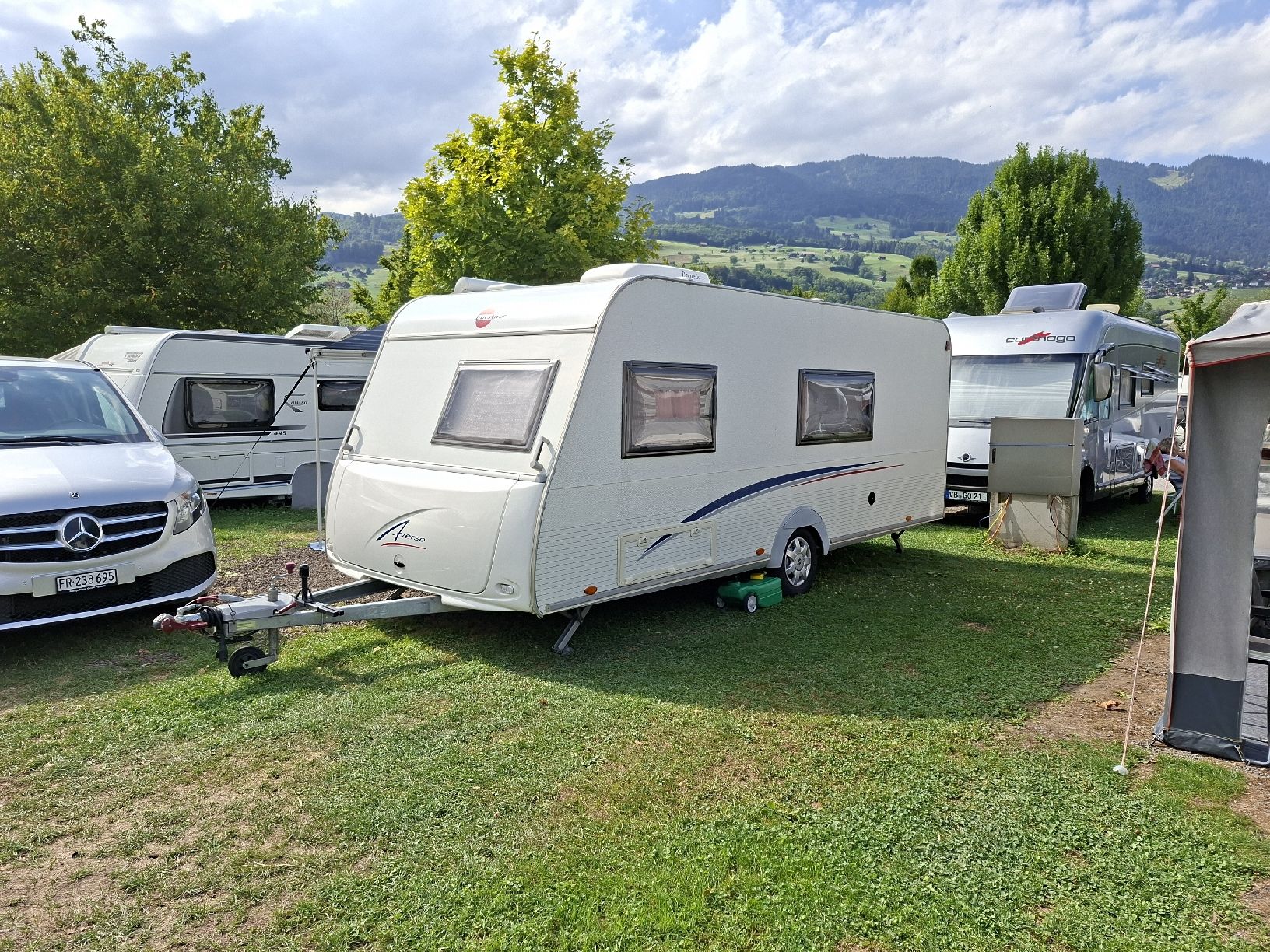 Bürstner Véhicules de camping: Familienwohnwagen Bürstner – D'occasion à Plasselb par Schaller25