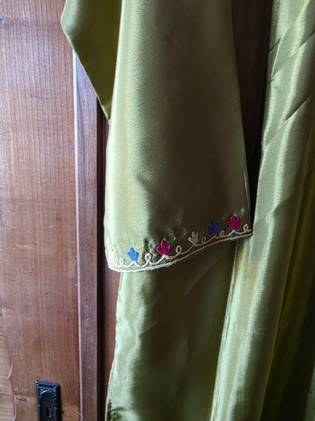 Blusen: blumige seidige Bluse mit Blumen Motiv – Gebraucht aus Walterswil BE von Lonitti 3