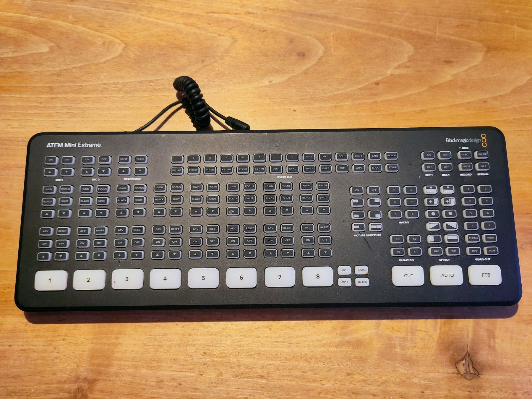 Blackmagic Console di mixaggio: Mischpult - Blackmagic ATEM Mini Extreme schwarz – Usato da Muri AG venduto da Betty238 1