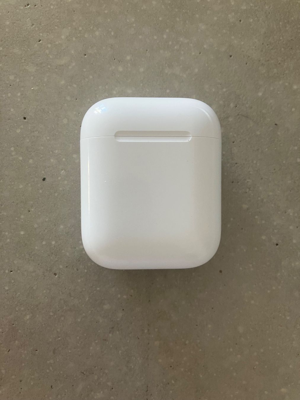 Apple Cuffie: APPLE AIRPODS Case – Usato da Lausanne venduto da mr.v 1