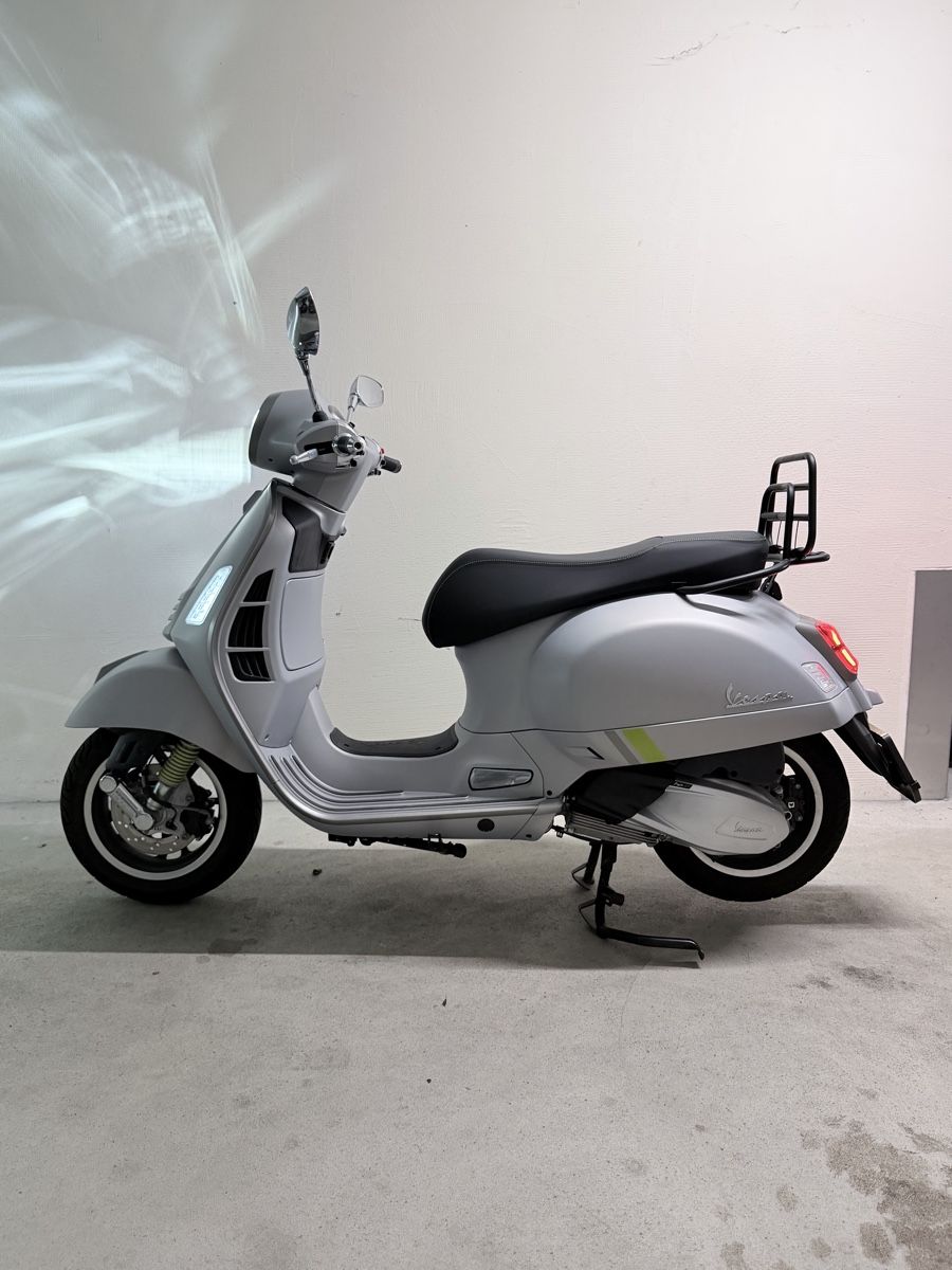 Vespa Scooter: PIAGGIO Vespa GTS 300 – Nuovo (secondo la descrizione) da Thun venduto da 3603