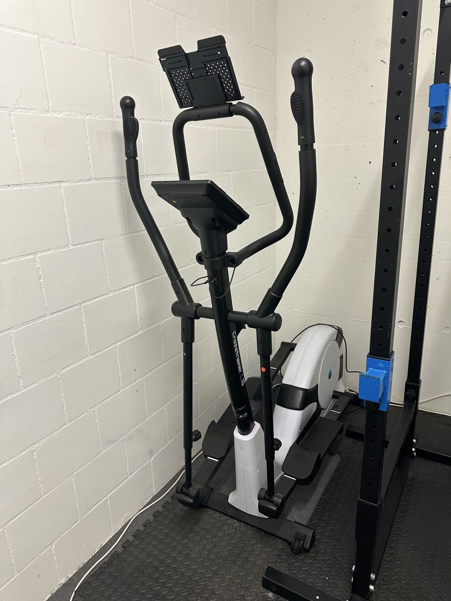 Aldi Vélos d'appartement: Crane Crosstrainer LS5  voll funktionsfähig – D'occasion à Goldach par Uncle_Perch