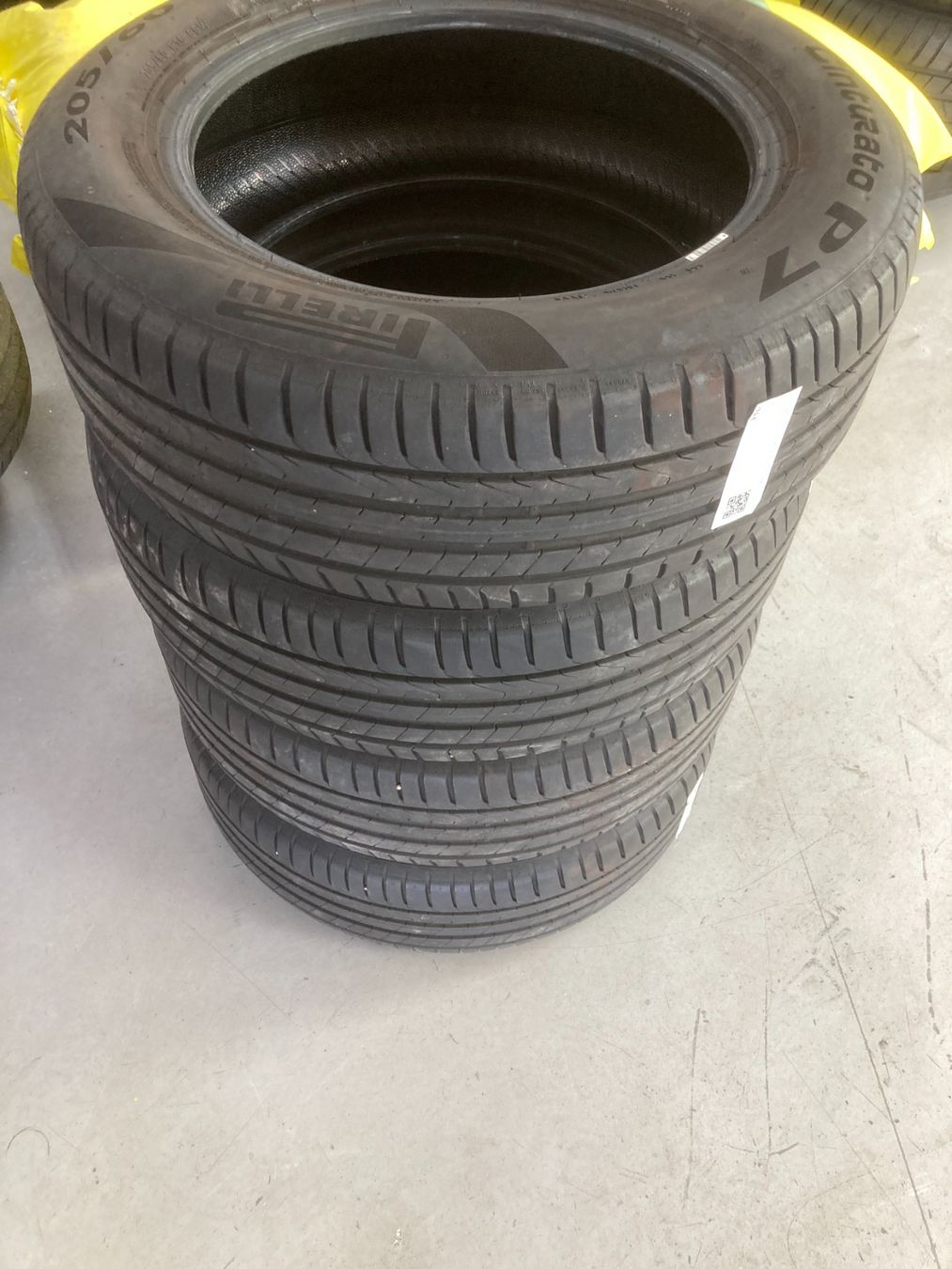 Pirelli Pneus & Kompletträder: 205/60R16  Pirelli Sommerpneu – Gebraucht aus Cham von WB2223
