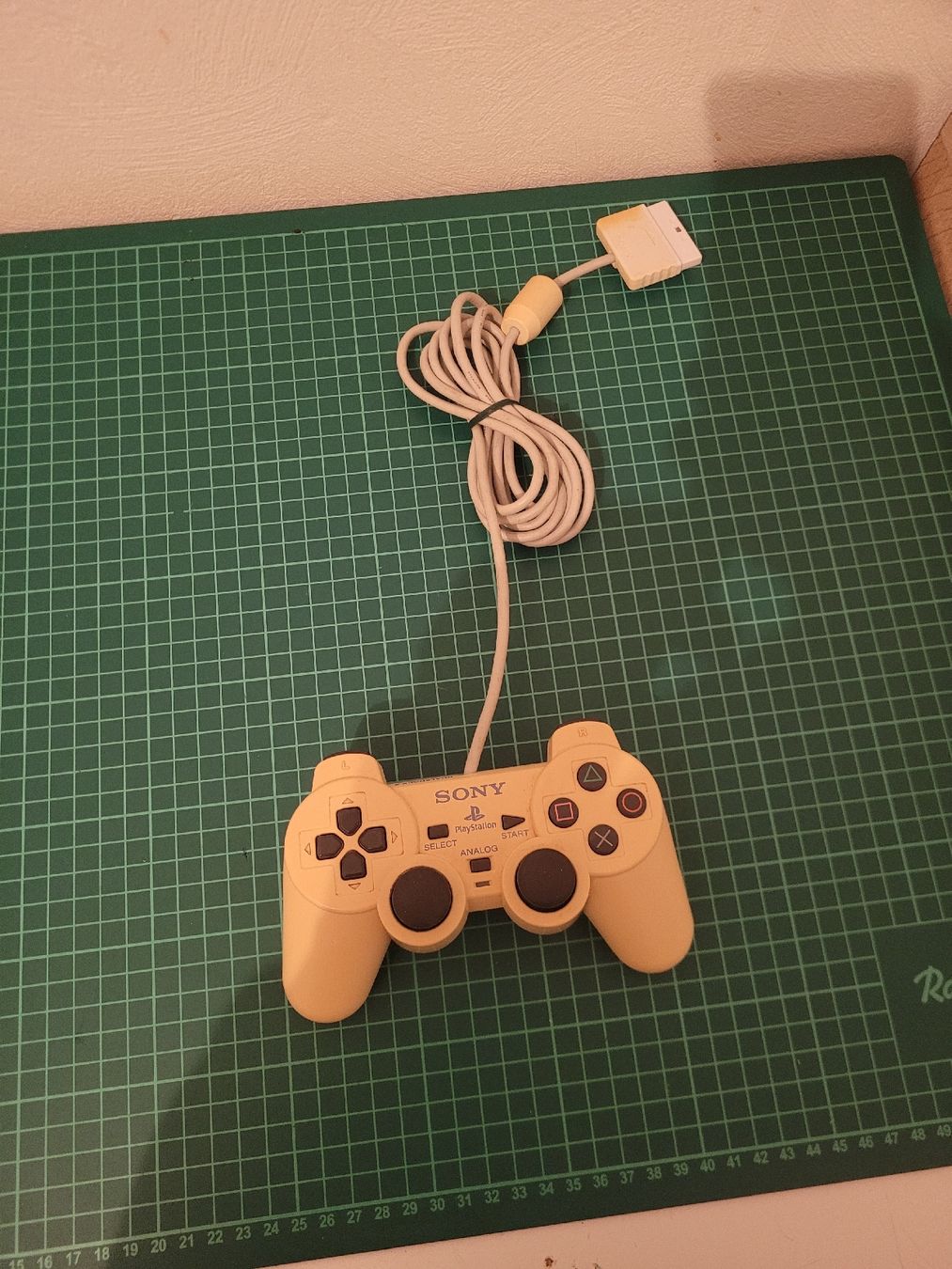 Sony Console: Original Sony Playstation 2 PS2 Controller - Retro! – Usato da Meyrin venduto da Retro-GZ