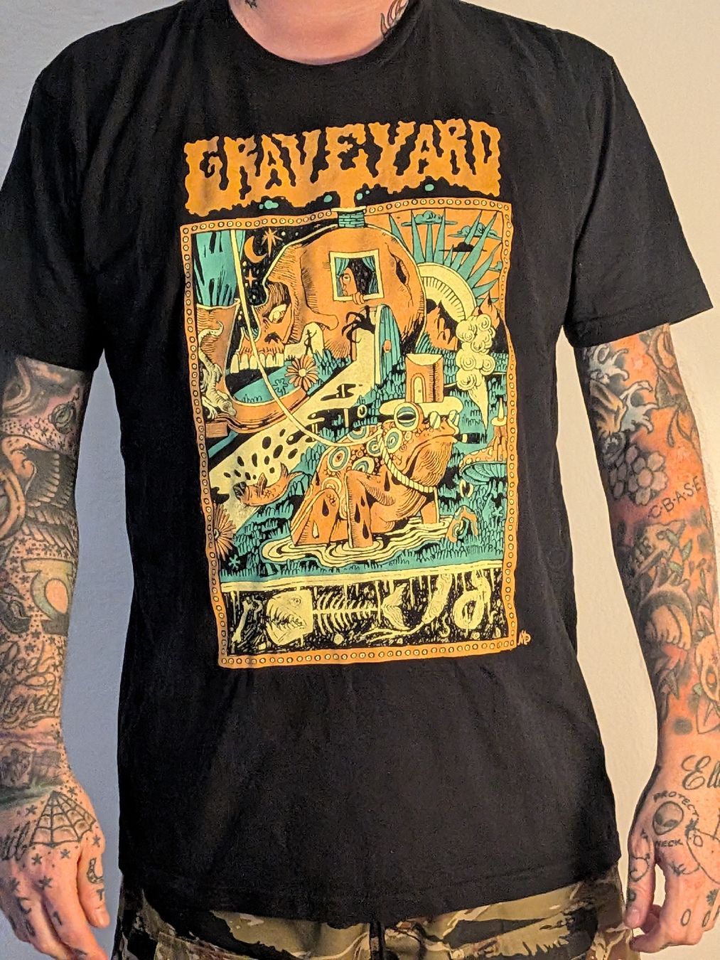 T-shirt: Graveyard – Usato da Adliswil venduto da danfarrar