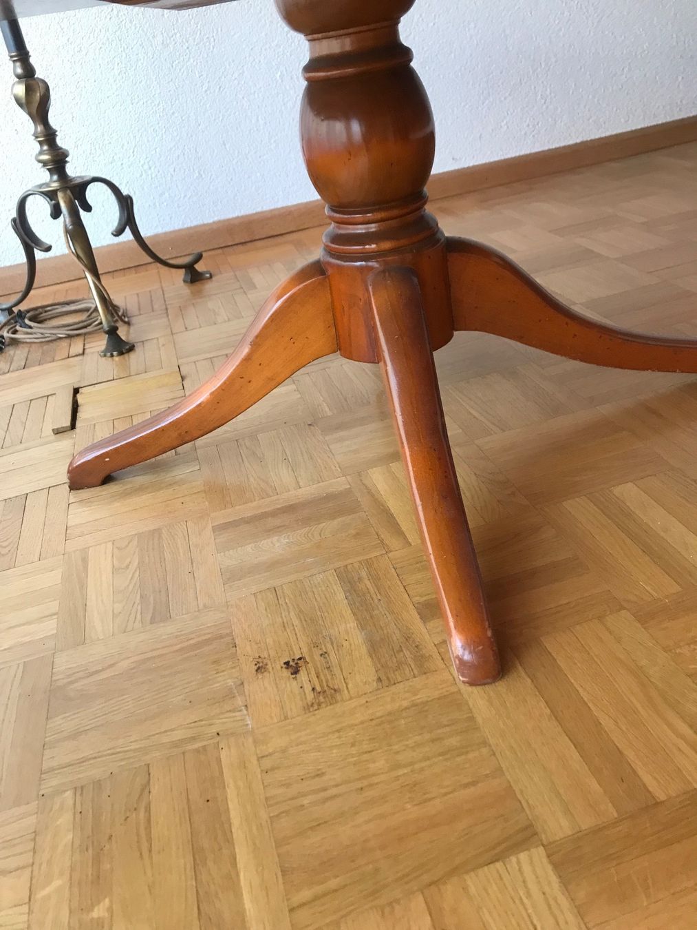 Tavoli: Antiker Couchtisch vermutlich Nussbaum – Usato da Oberwil BL venduto da elk_wf5x 3