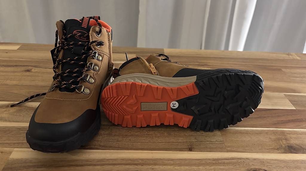 Schuhe für Jungen: Kinderstiefel Gr. 34 – Gebraucht aus Fällanden von ine_rt5z 2
