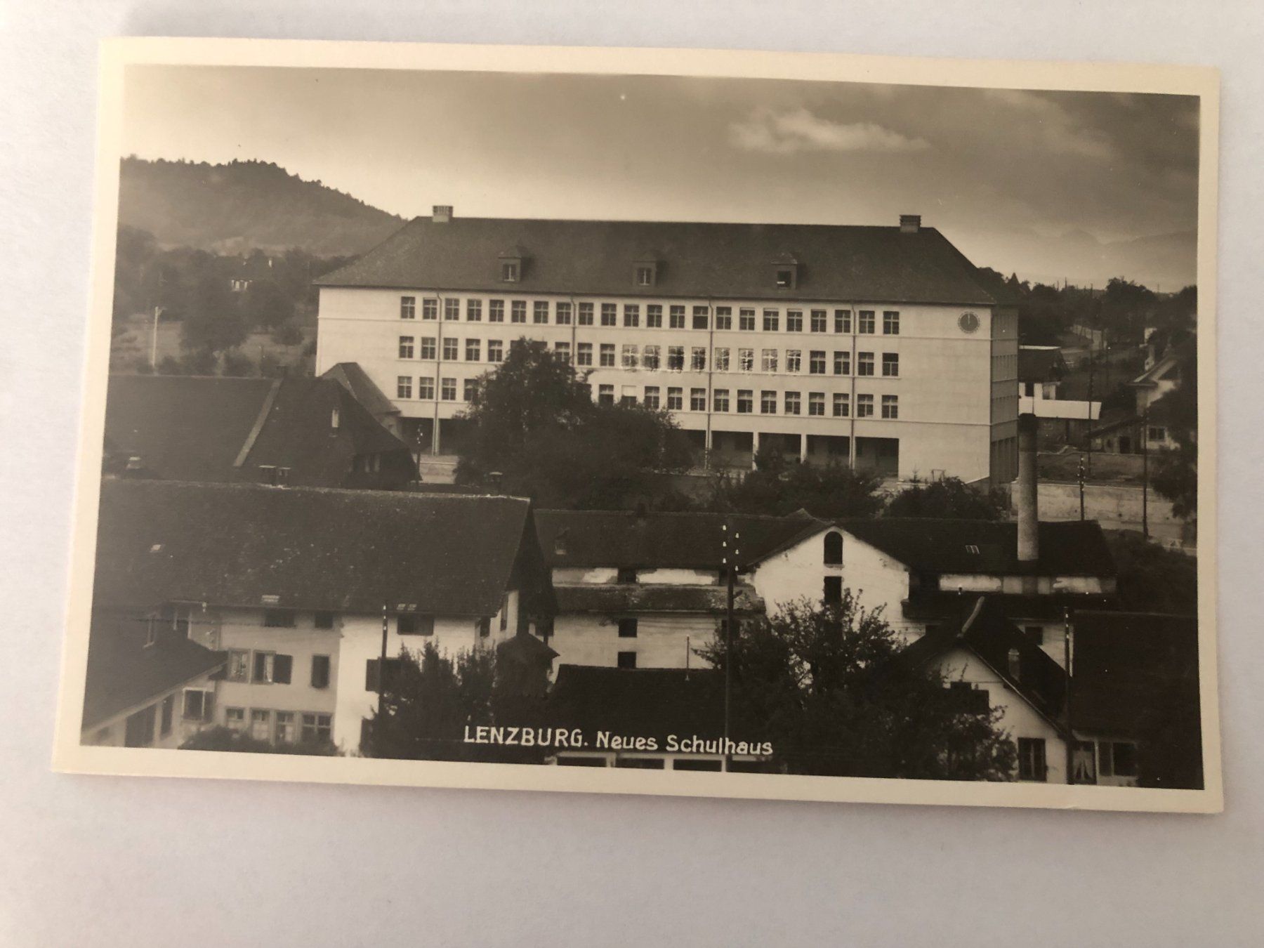 Cartoline postali: Lenzburg - Neues Schulhaus – Usato da Pfäffikon ZH venduto da Waltoversand