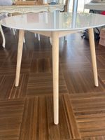 Runder Tisch weiss, Höhe 75 cm, Durchmesser 90 cm, Holzbeine