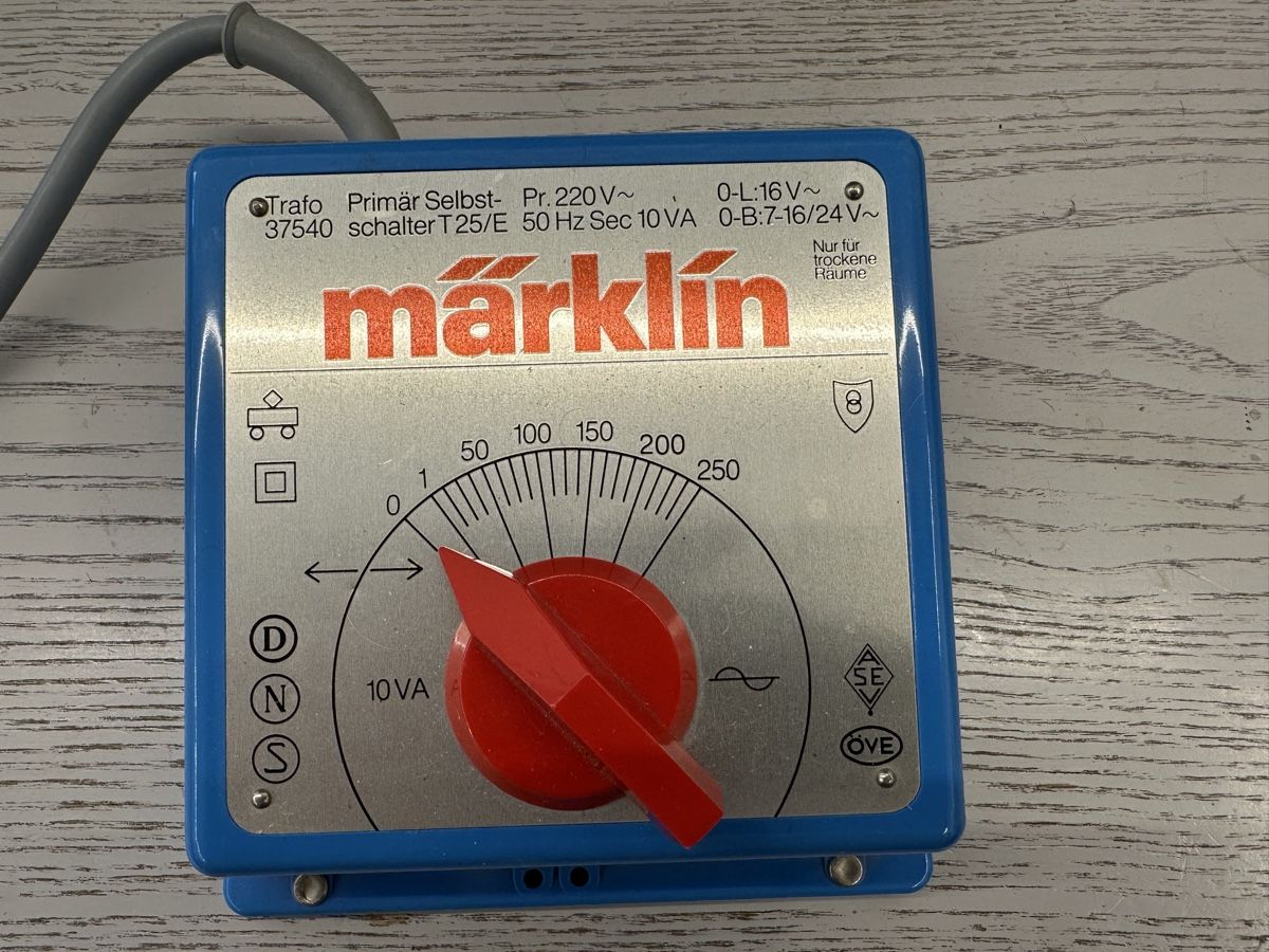 Märklin Modellini di ferrovie: Märklin 37540 Transformator 10 VA – Usato da Lupsingen venduto da New-Haven