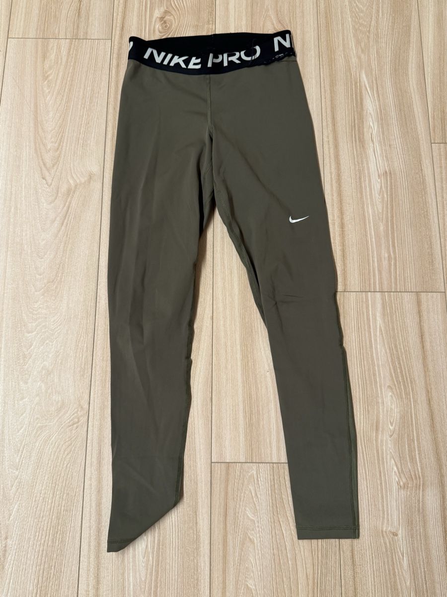 Nike Leggings: Nike Pro Leggings Damen Khaki – Usato da Otelfingen venduto da Holili