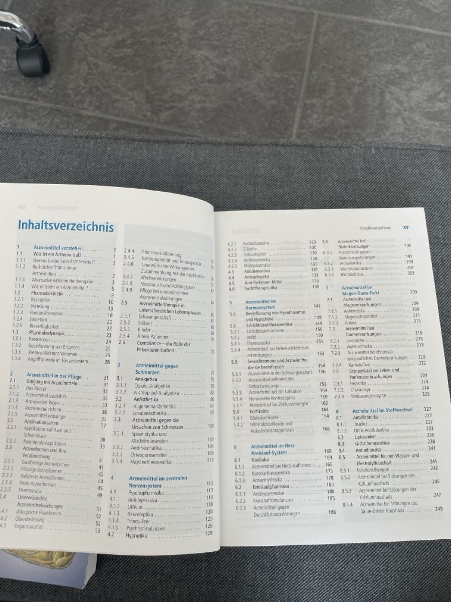 Libri: Anatomie / Arzneimittellehre  – Usato da Arni BE venduto da Laedu14 4