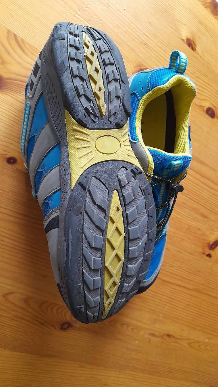 Scarpe da uomo: Turnschuhe gr. 38 Sympatex – Usato da Nesslau venduto da Churfirsten08 2