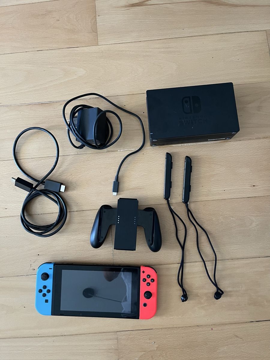 Nintendo Konsolen: Nintendo Switch-Konsole mit Zubehör – Gebraucht aus Winterthur von Fourseasons