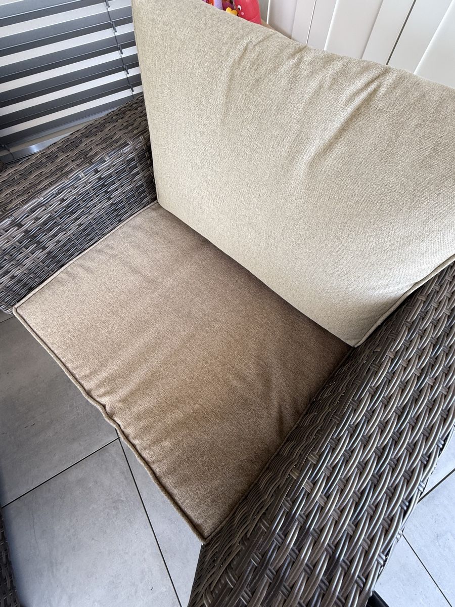 Set de table et chaises: Terrassenlounge  2 er plus 2 x 1 Sitz plus einen Tisch – D'occasion à Pfeffikon LU par pepino17 4