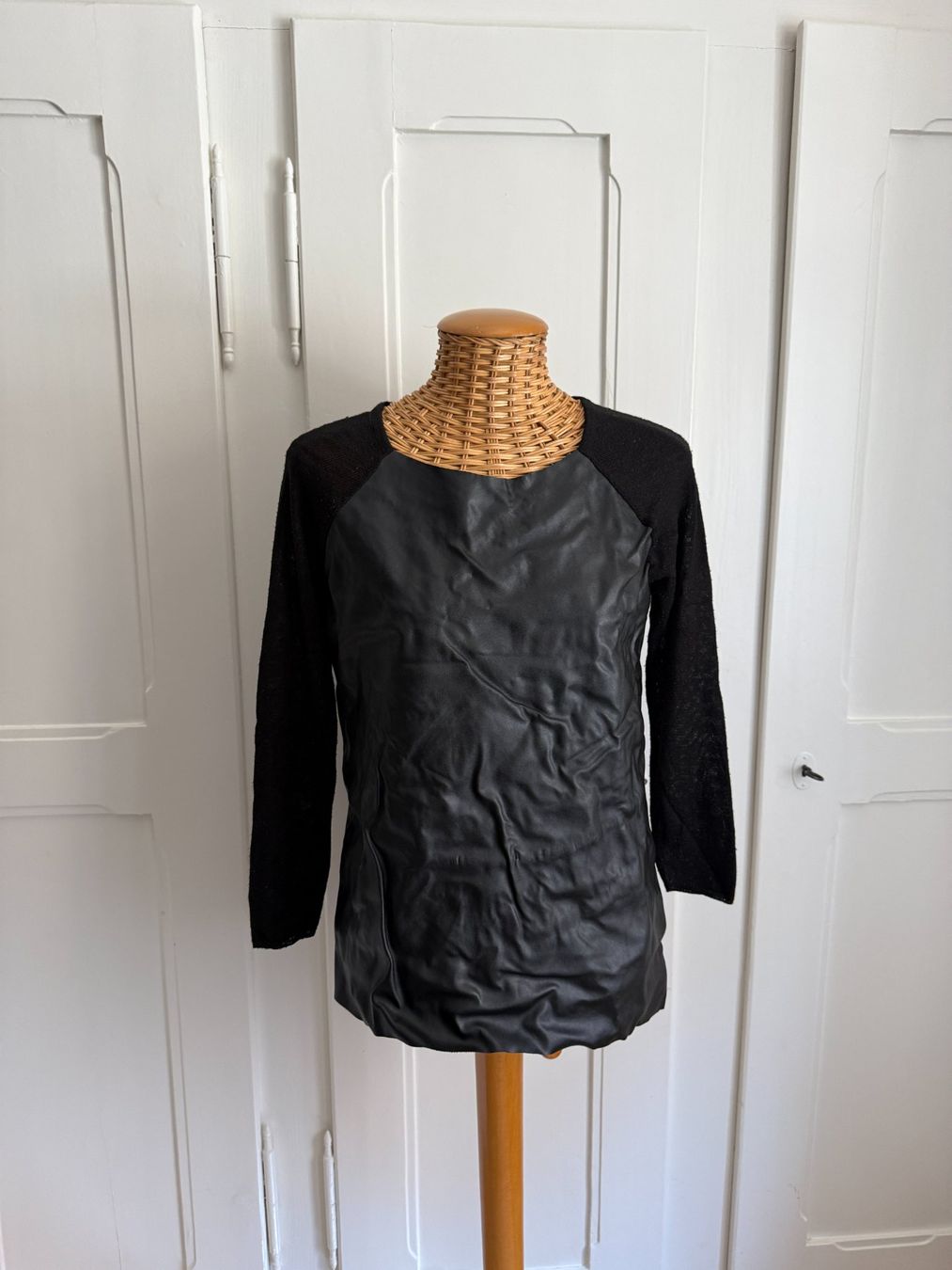 Zara Maglioni & Felpe: ZARA - Leder-Strick Langarmshirt schwarz S – Usato da Zürich venduto da Diazaio