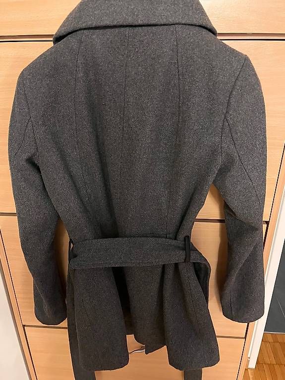 Cappotti: Cappotto corto grigio – Usato da Jona venduto da sen_vd8v 2