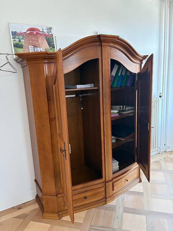 Armoires: Biedermeier Schrank, Nussbaum, Einzelanfertigung – D'occasion à Goldach par 1963ruthlanter 3
