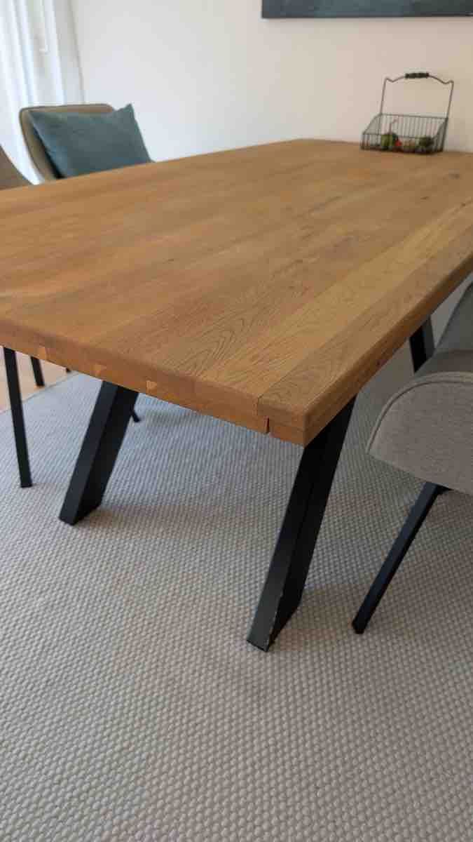 Livique Tables: Esstisch aus Eichenholz – D'occasion à Kerzers par dav_t8nd 2