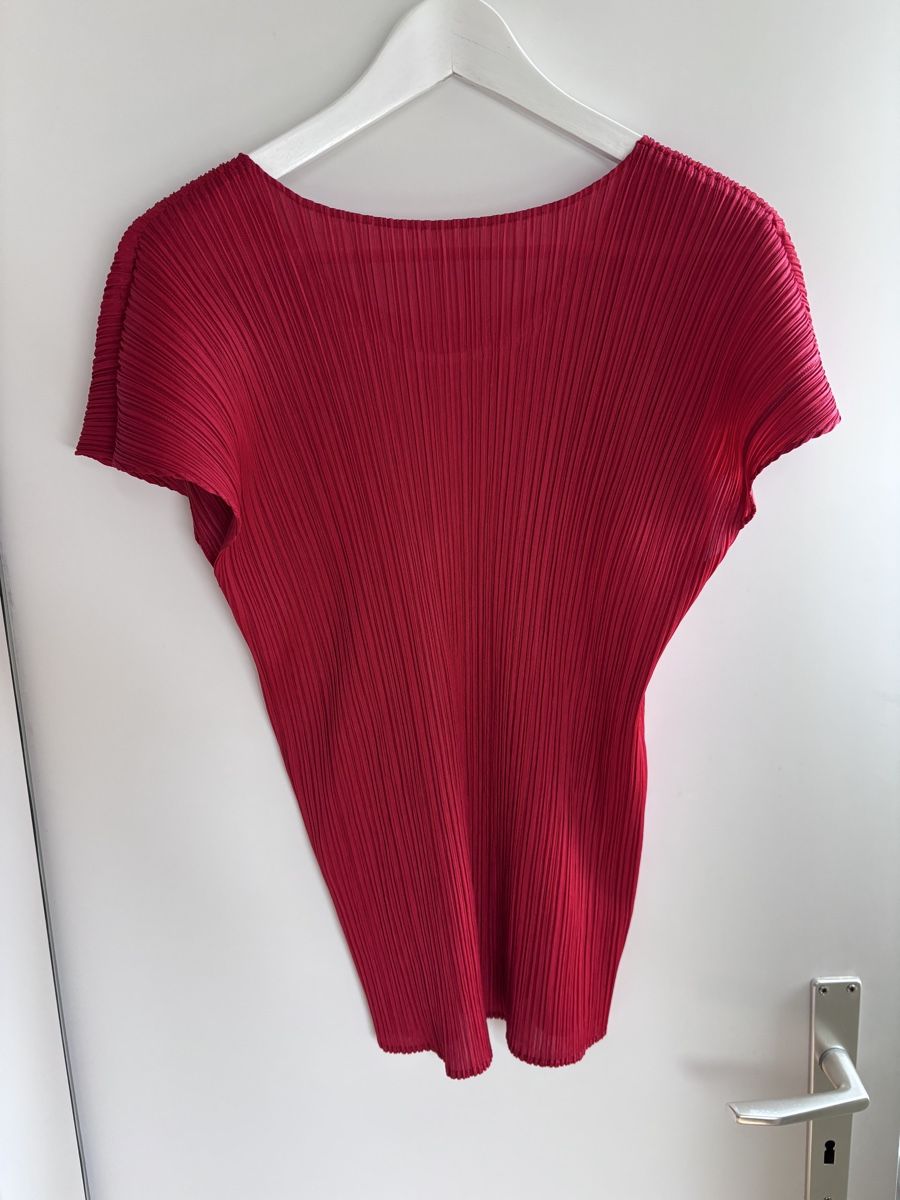 Issey Miyake Top: Haut a courte manche Issey Miyake  – Nuovo (secondo la descrizione) da Zürich venduto da Hanna-Hadorn 4