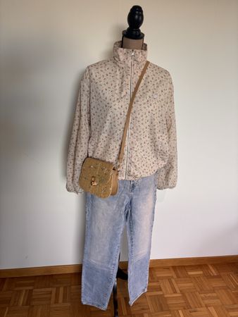 Leichte Sommerjacke mit Blumenmuster, Grösse M, Top Zustand