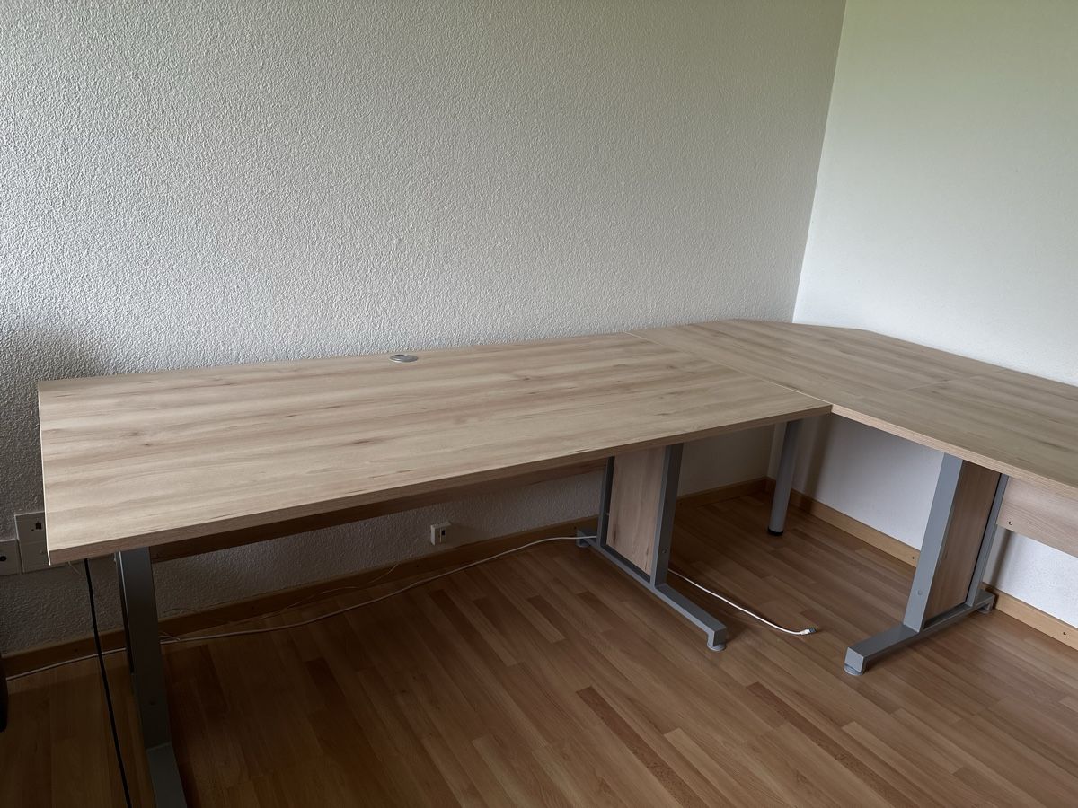 Bureaux: Tisch – Neuf (Voir description) à Schindellegi par SimplyBuy-CH