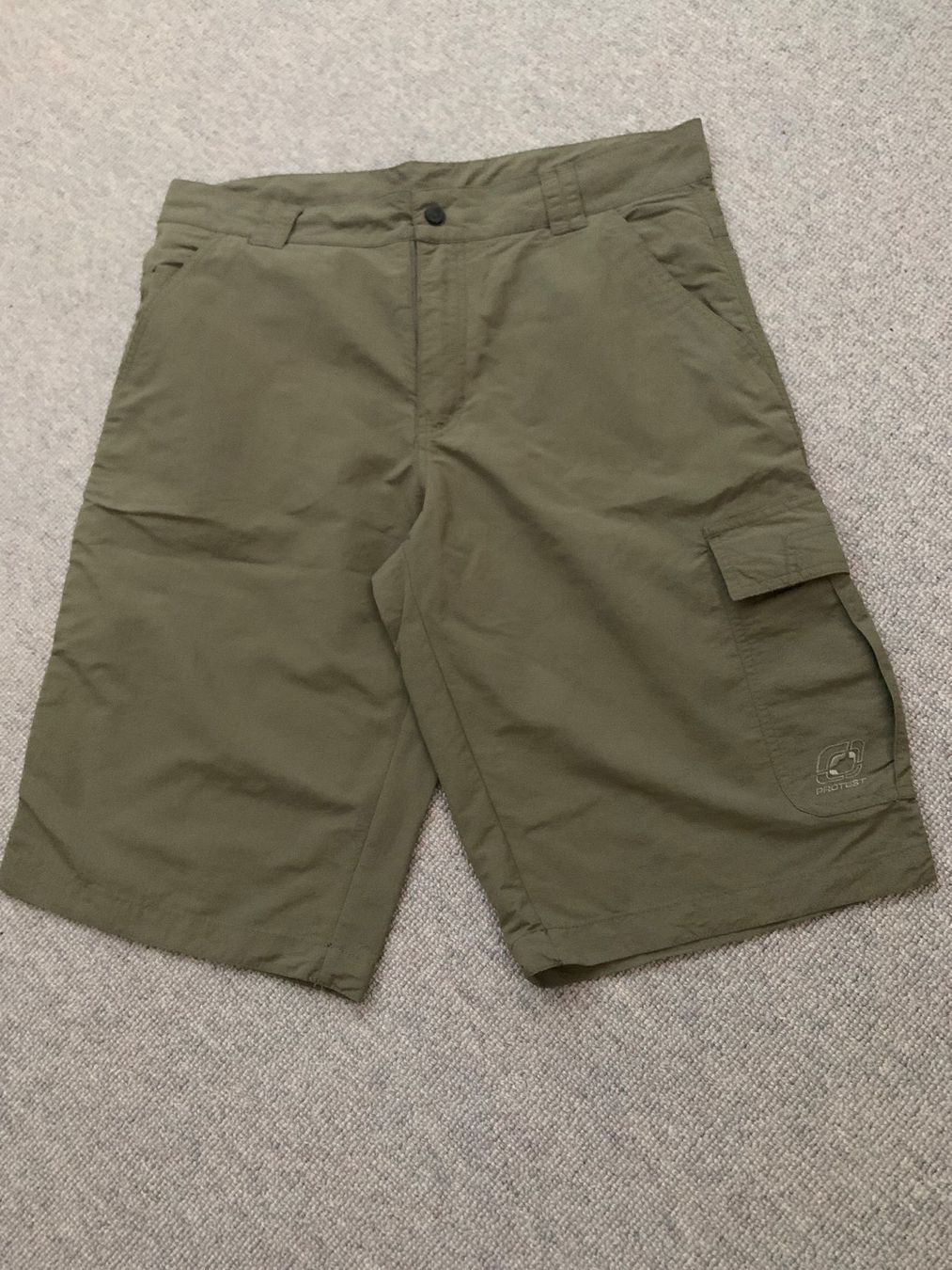 Protest Pantalons: HERREN CARGO SHORTS PROTEST GRÖSSE M – Neuf (Voir description) à Embrach par korbflechter49