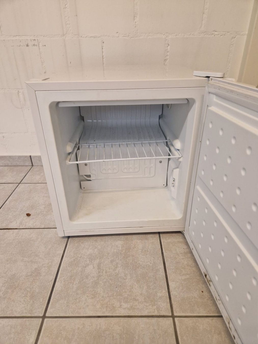 Mio Star Congelatori: Miostar Gefrierer 30L – Usato da Bettwil venduto da NSchmidli93 4