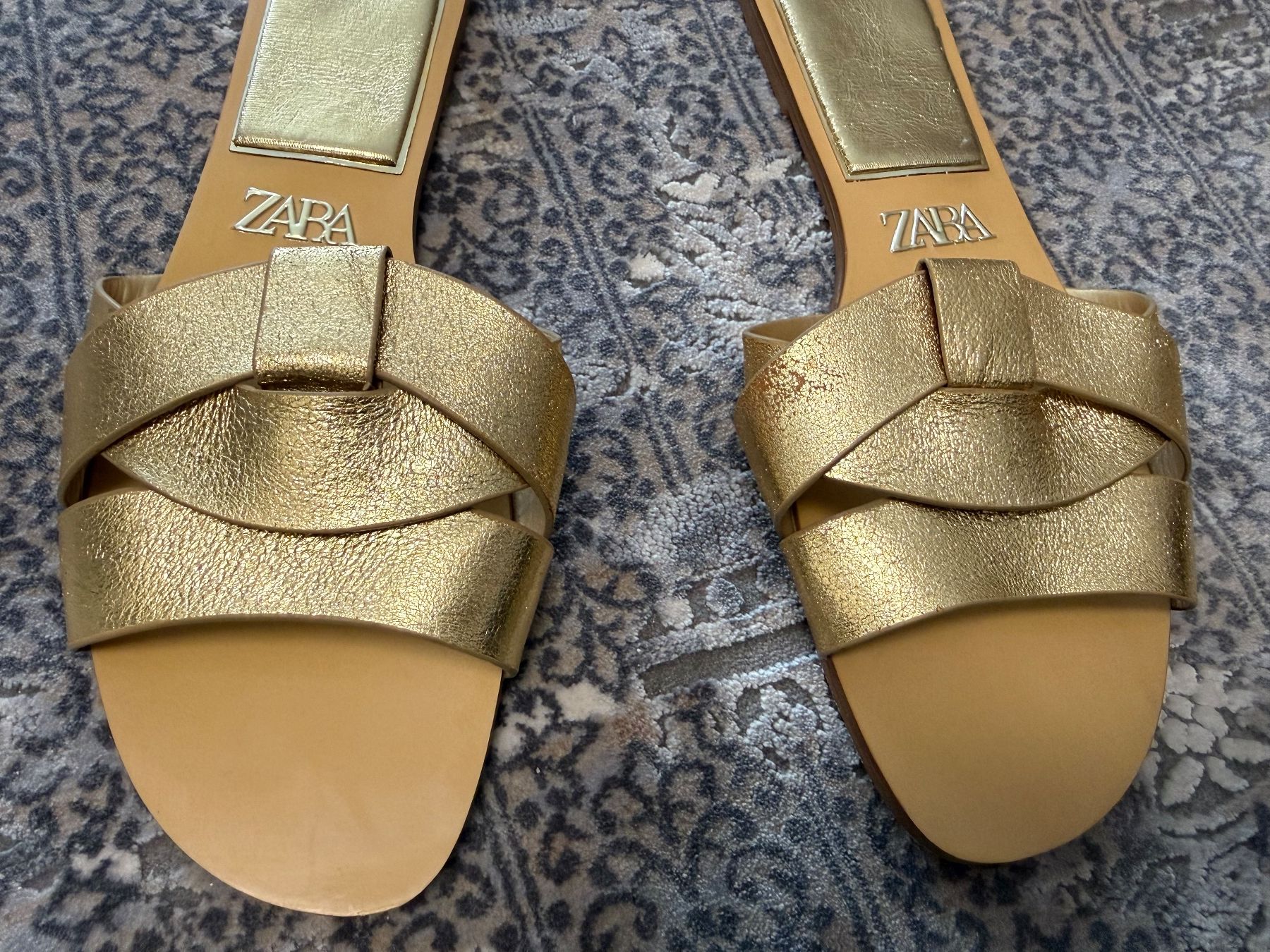 Zara Chaussures femmes: FLACHE LEDERSANDALE Gr.38 – D'occasion à Uetikon am See par Fraufox1 2