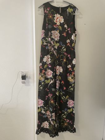 Damen jumpsuit schwarz geblümt Grösse M