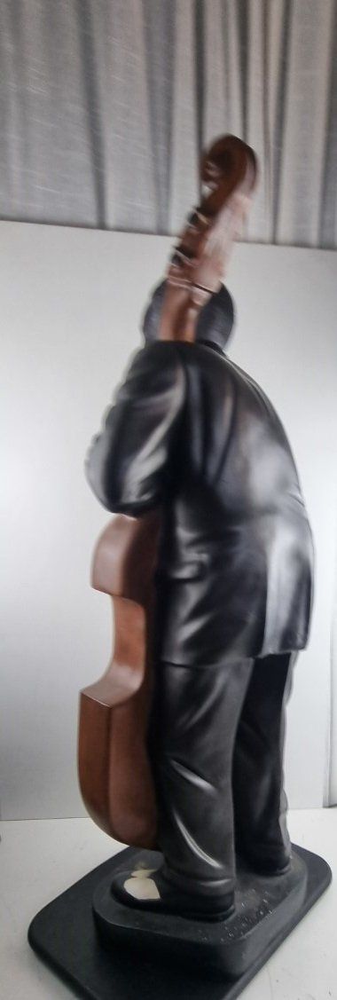 Statuette: Dunkelhäutiger Jazz Player mit Kontrabass – Usato da Flums venduto da Flumsantik 5