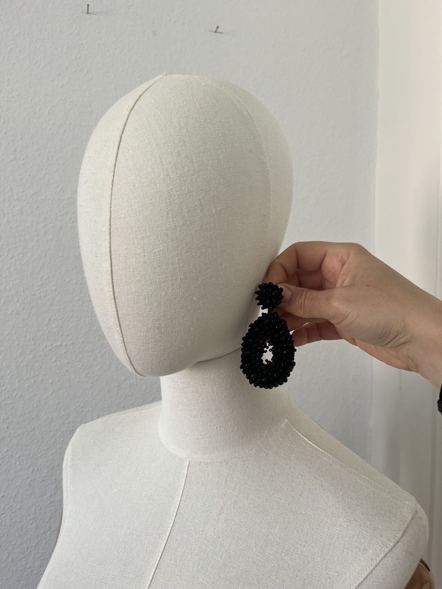 Orecchini pendenti & Orecchini a lobo: Chic Black Beaded Earrings - Statement Summer Jewellery! – Nuovo (secondo la descrizione) da Mies venduto da nic_yk5d