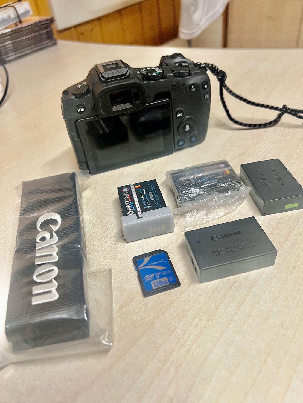 Canon Fotocamera: Canon EOS R8 Body – Usato da Kirchenthurnen venduto da Meatpie 1