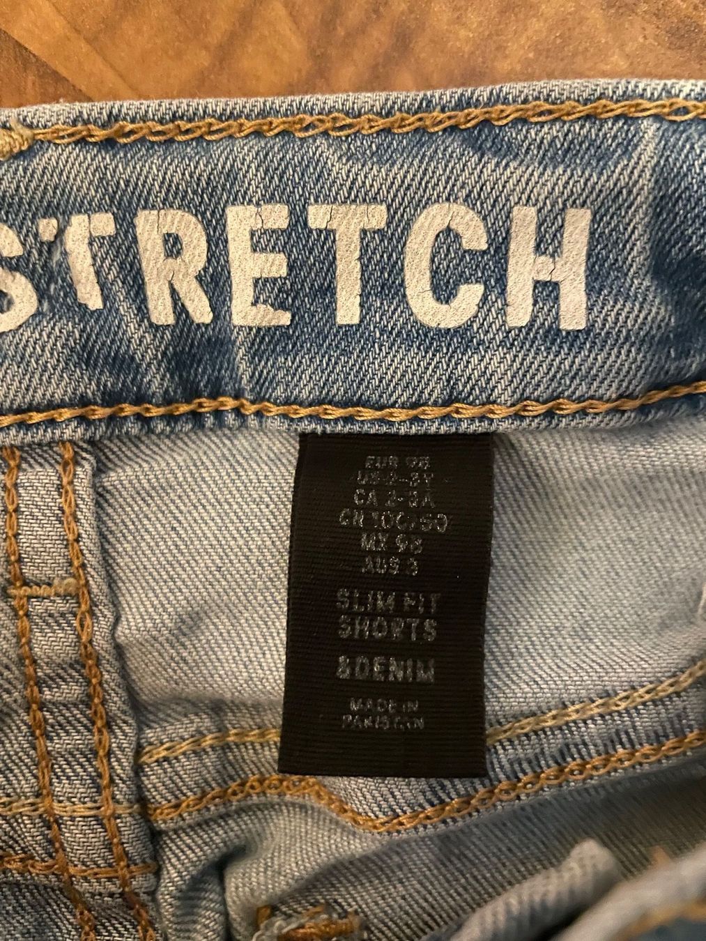 H&M Pantaloni: Jeans Shorts Grösse 98 – Usato da Goldswil venduto da Fisel 2