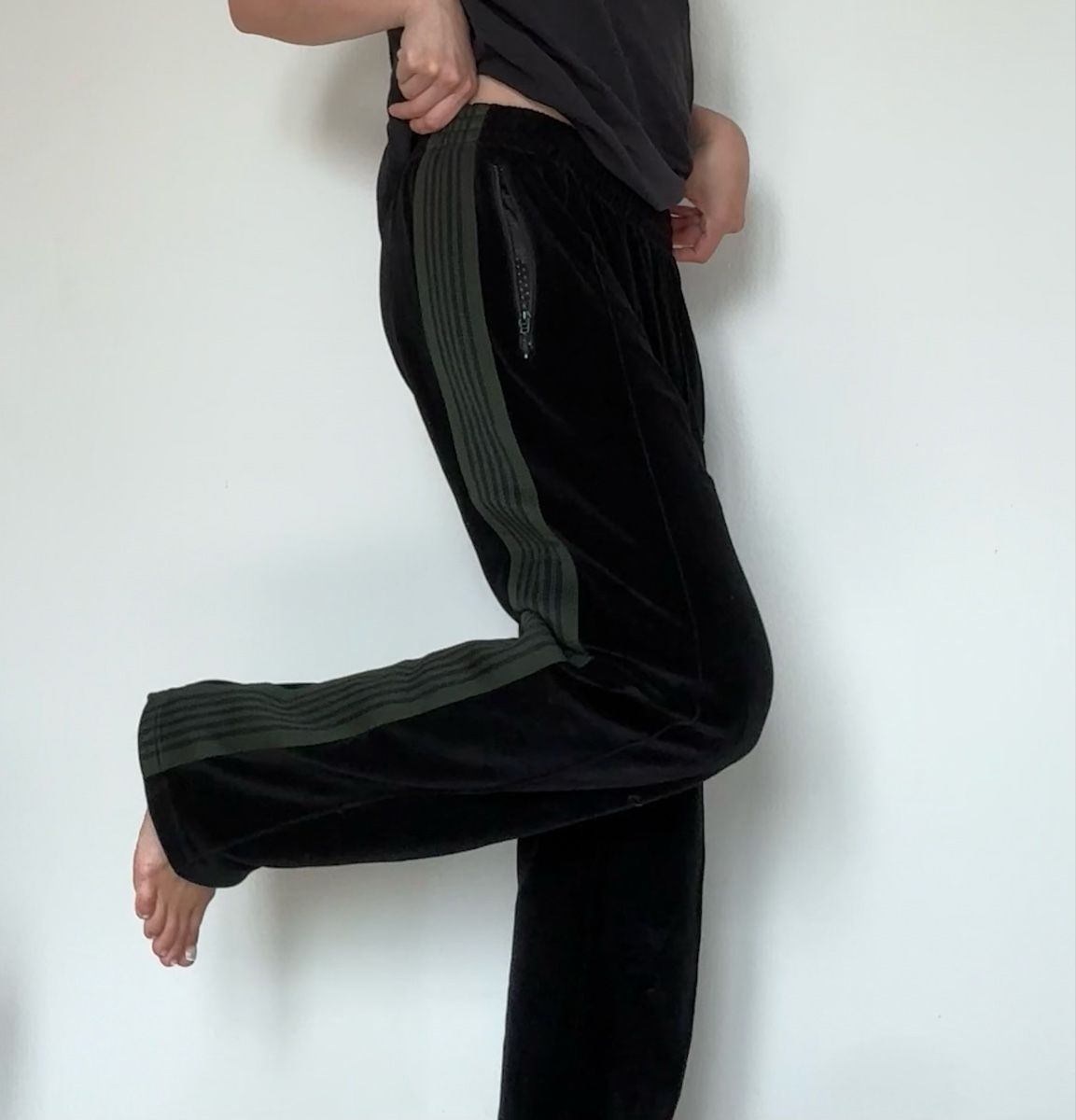 Pantaloni: Needles Velours Trackpants XS – Usato da Zürich venduto da edit_closet 1