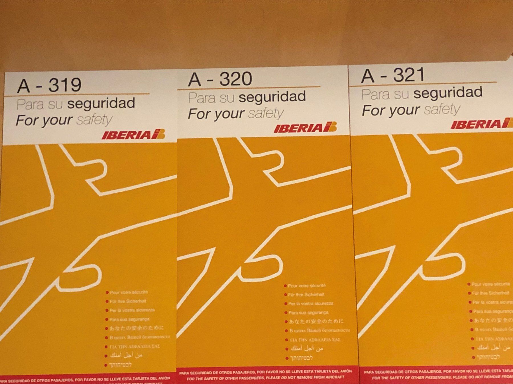 Portachiavi: Aviation accessories set : Swiss, TWA, United – Nuovo (secondo la descrizione) da Genève venduto da SwissLX23 5