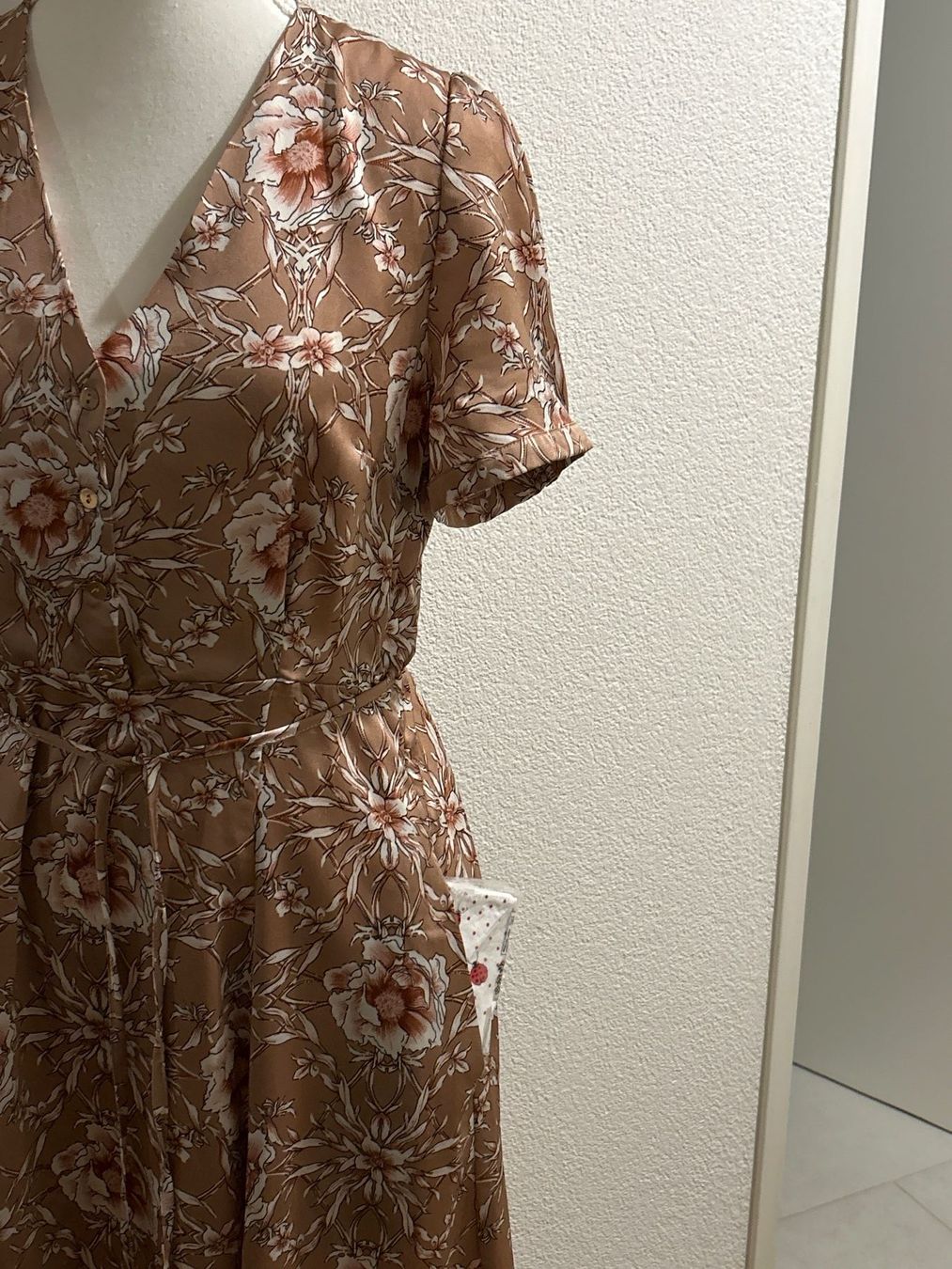 Vestiti: Kleid hellbraun mit Blumenmuster von Louche Gr. M – Usato da Brunnen venduto da Nala2929 6